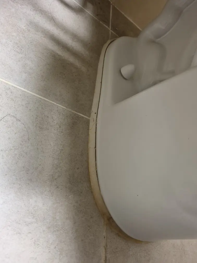 변기 흔들거림 백시멘트 작업 - 단단하게 고정하기